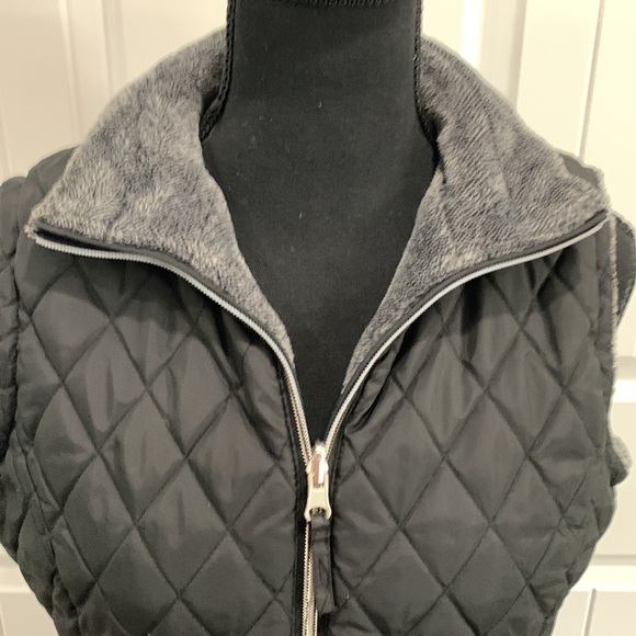 Free Country Sherpa-Fleece Lined Reversable Black Puffer Vest - Picture 2 of 6